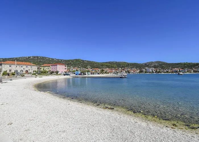 Deni * Vinišće