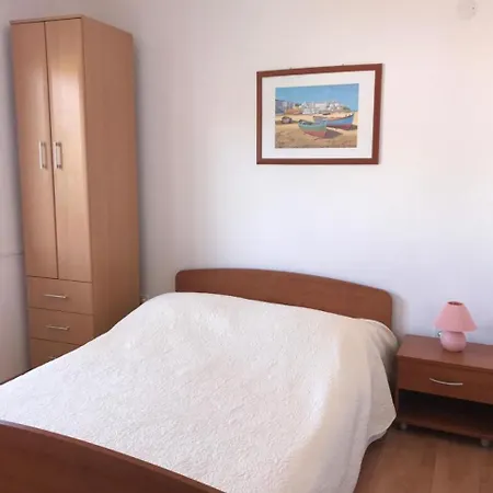 Deni - 30 M From Sea Apartment
