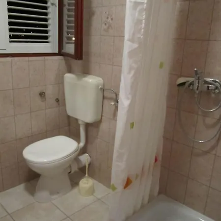 Apartment Deni - 30 M From Sea