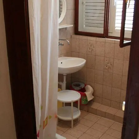 Apartment Deni - 30 M From Sea