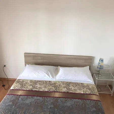 Deni - 30 M From Sea Apartment Vinisce