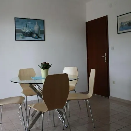 Apartment Deni - 30 M From Sea