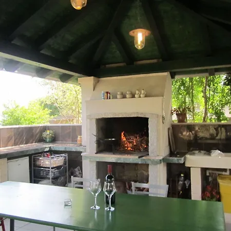Deni - 30 M From Sea Apartment Vinisce