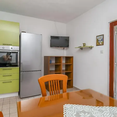 Deni * Vinišće