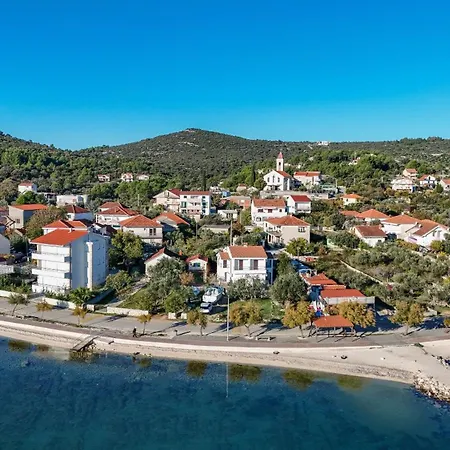 Deni Vinišće